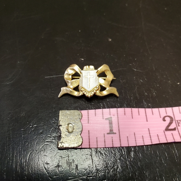 Cross, shield, ribbon pin - Picture 4 of 4
